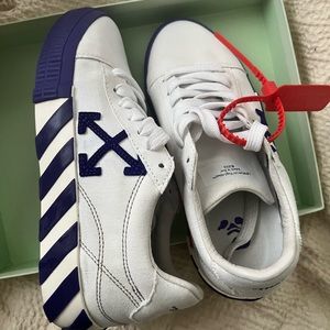 Off White- Canvas Low Vulcanized Sneakers